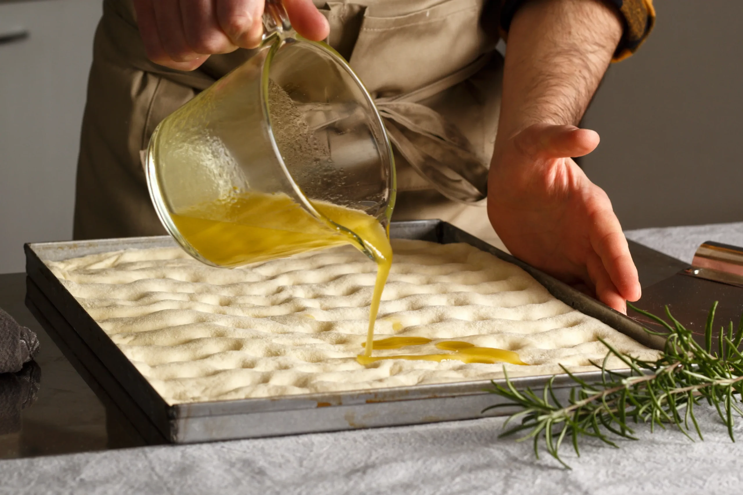 focaccia-olio-e-rosmarino-salamoia