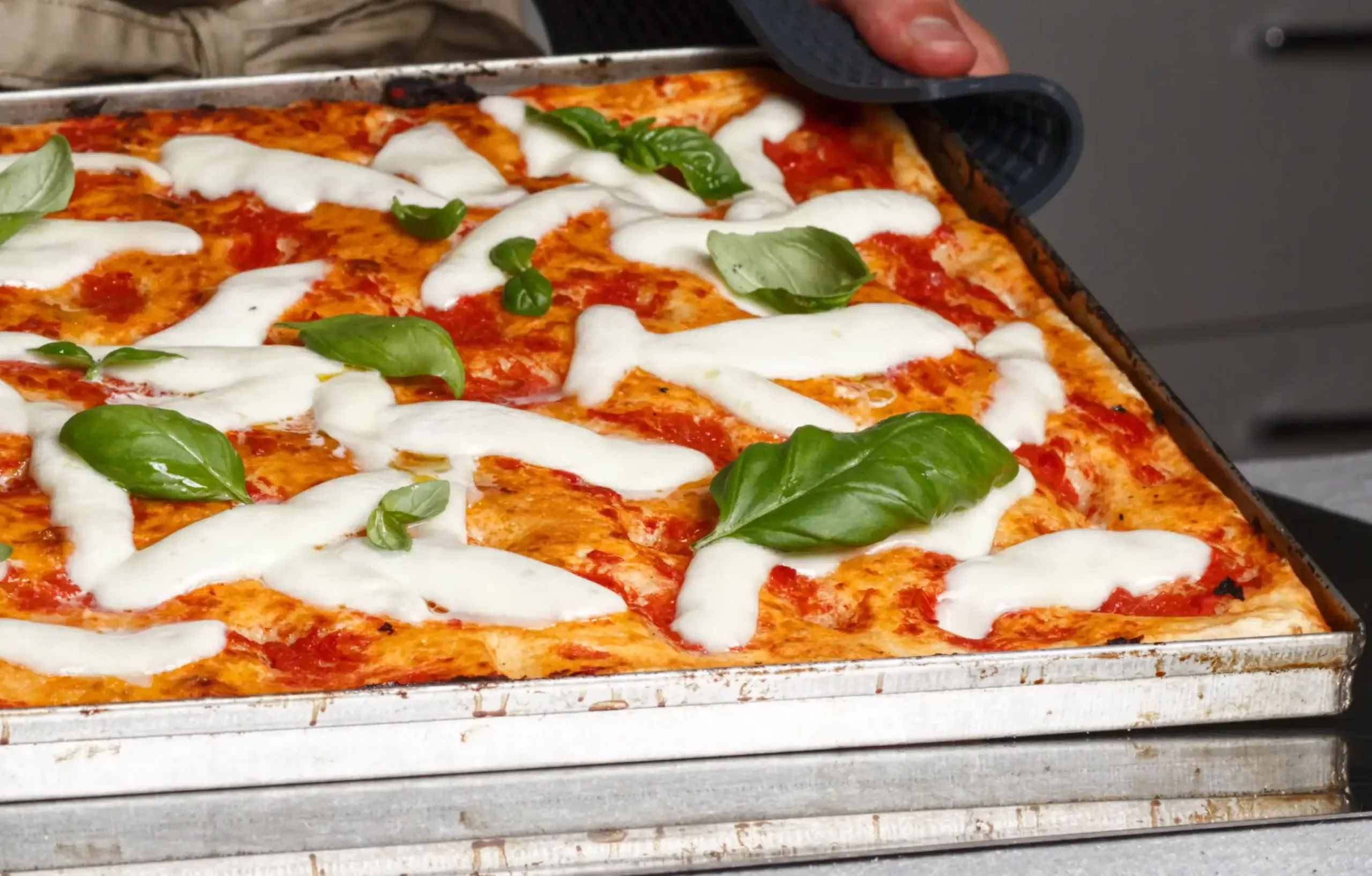 cuocere la pizza